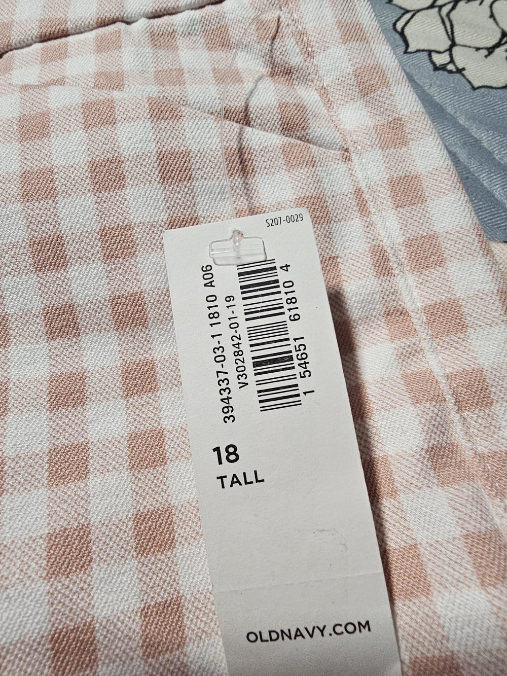 Old Navy Pink Gingham Women’s Pixie Pant - Picture 3 of 9